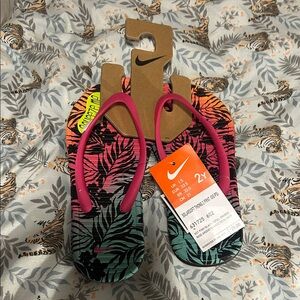 Nike Pink and Multicolor Leaf Flip Flops - 2Y